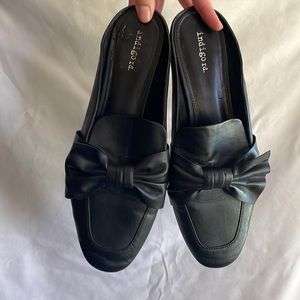 Indigo road Maggie size 11 faux leather mules with knot bow detail